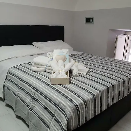 House Aurora נאפולי