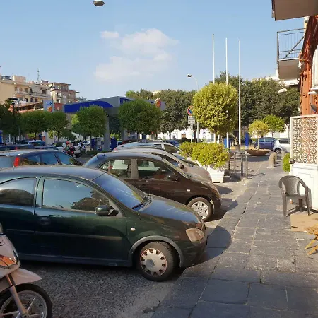 House Aurora アパート ナポリ